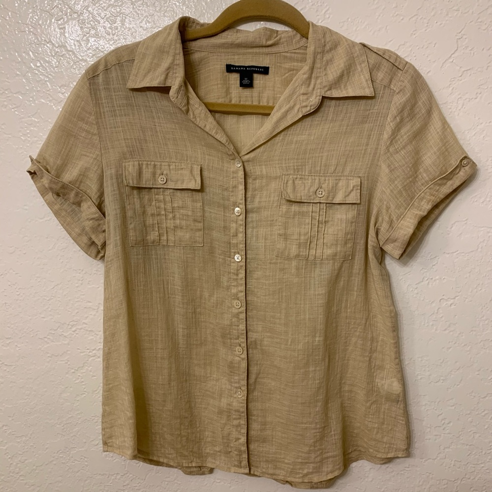 Sheer khaki short sleeve button up collared shirt